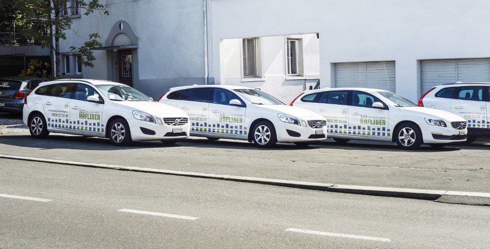 Einsatzfahrzeuge des Schlüsseldienstes
